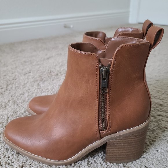 Brown Boots - Faux leather - Picture 1 of 16